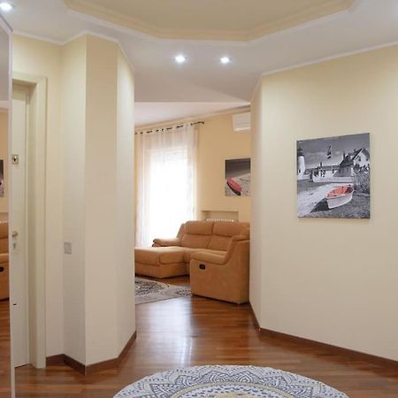Appartamento Grazioso Con Parcheggio Privato Пиаченца Екстериор снимка