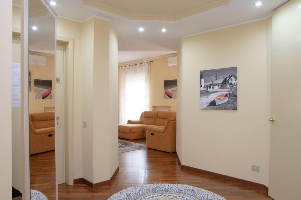 Appartamento Grazioso Con Parcheggio Privato Пиаченца Екстериор снимка