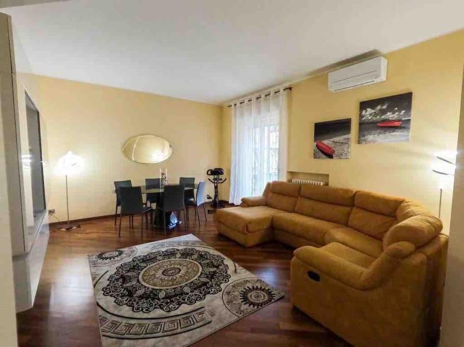 Appartamento Grazioso Con Parcheggio Privato Пиаченца Екстериор снимка